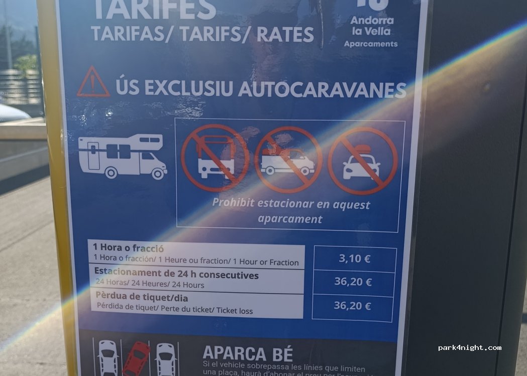 (AD500) Andorra la Vella - Cami riu Valira — foto