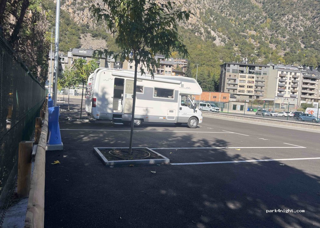 (AD500) Andorra la Vella - Cami riu Valira — foto 2