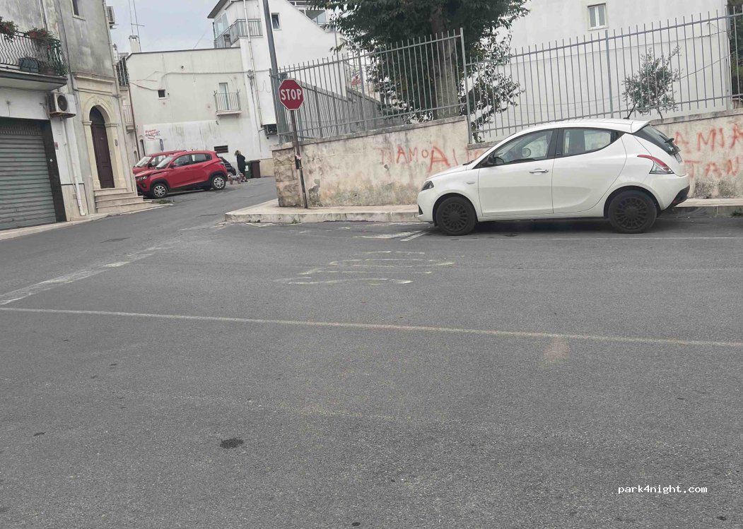 (72013) Ceglie Messapica - Largo Caduti di Piazza della Loggia — foto 2