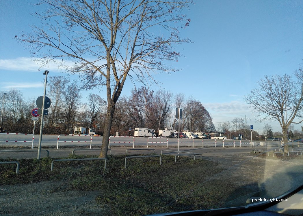Wohnmobilstellplatz Festplatz — foto 3