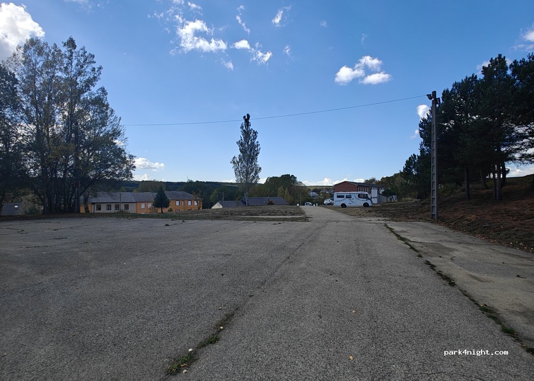 (24360) Villagatón - C. Escuelas — foto