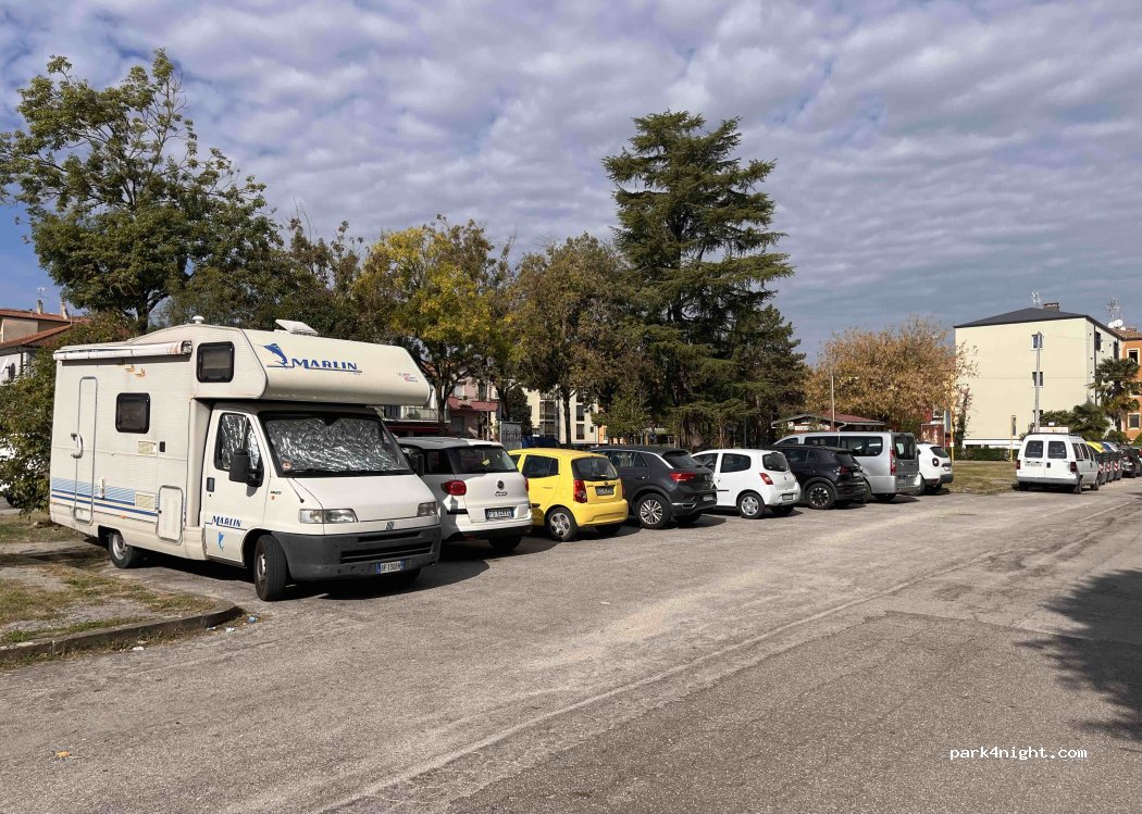 (45100) Rovigo - Largo Gaetano Donizetti — foto 2
