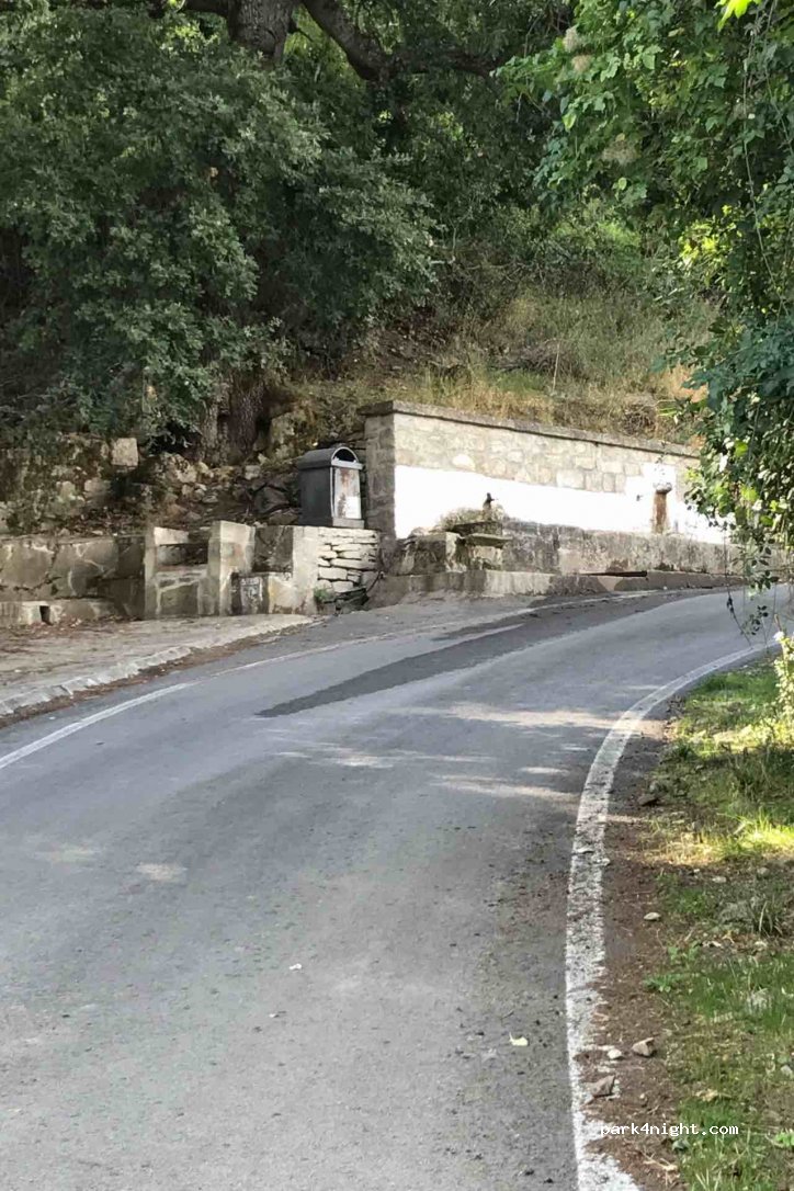 (85010) Castelmezzano - Unnamed Road — foto
