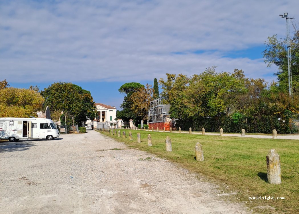 (31030) Vedelago - Via Stazione — foto