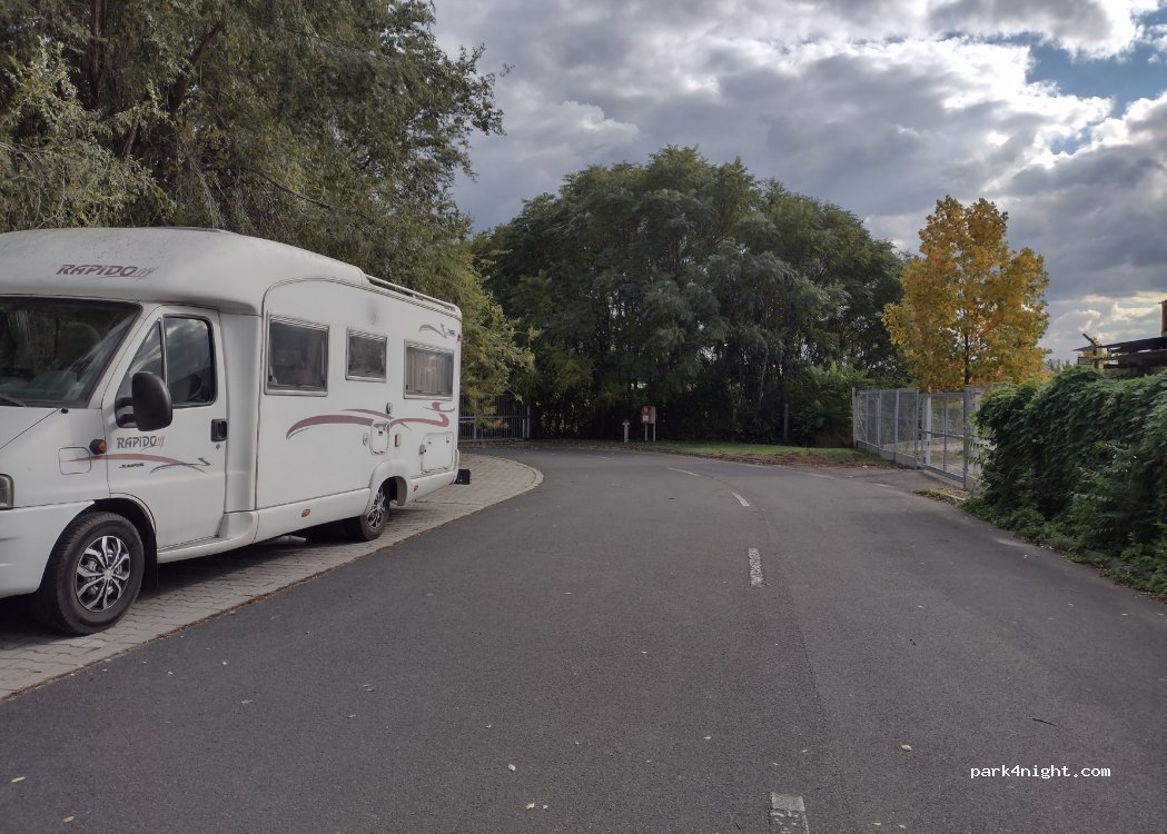 (4031) Debrecen - Unnamed Road — foto