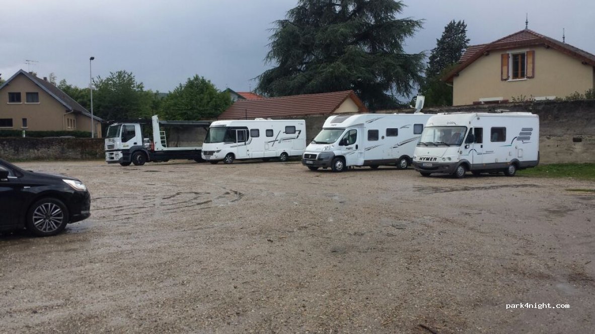 (38460) Crémieu - 2 Avenue Roland Delachenal — foto