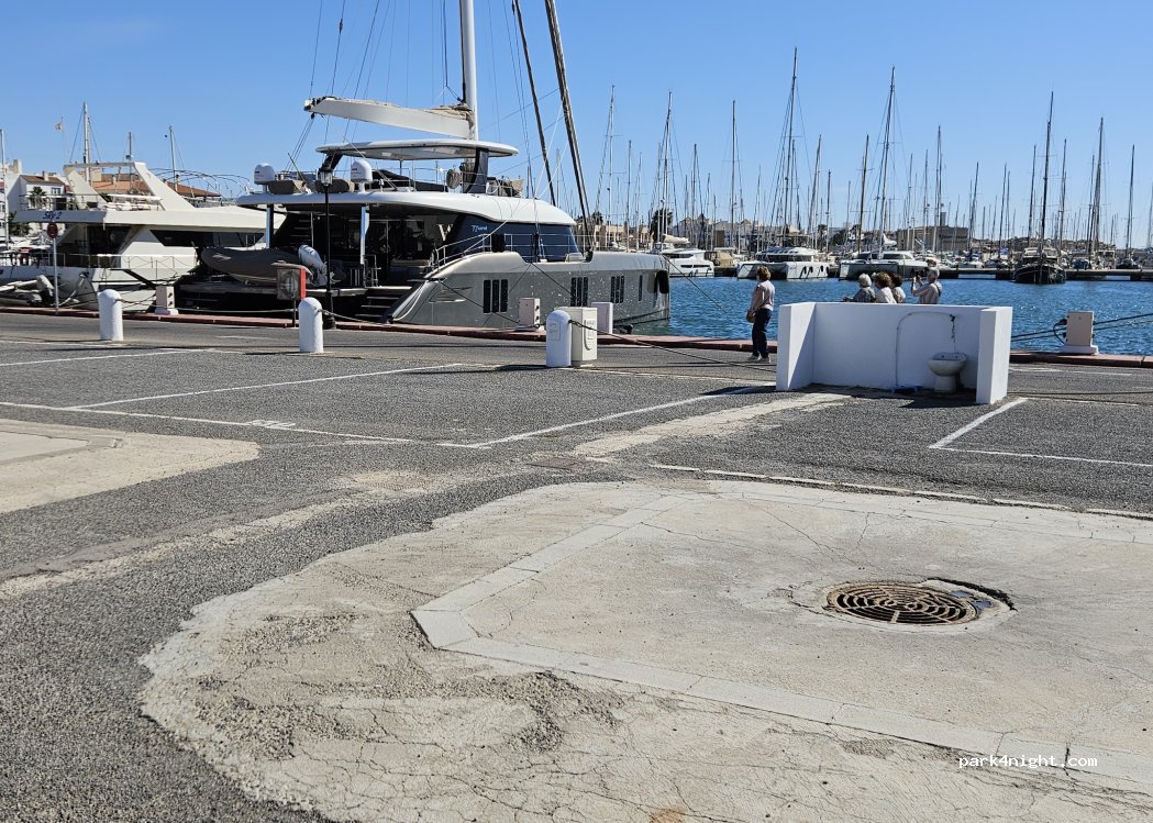 Parking de autocaravanas Puerto Deportivo de Almerimar — foto