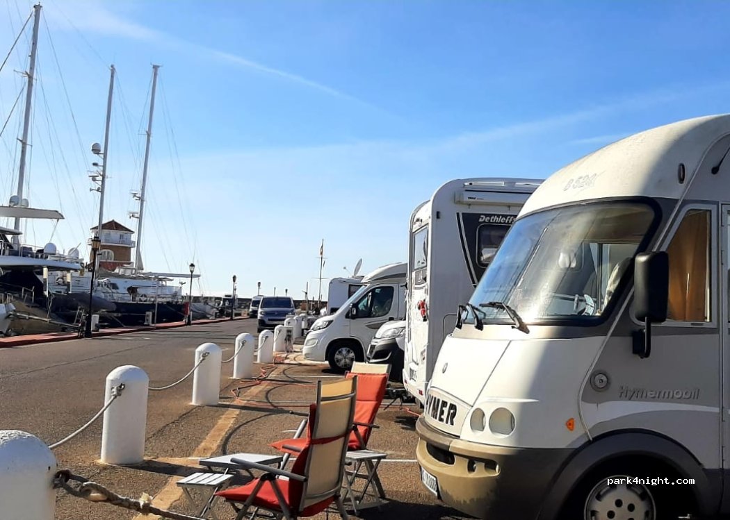 Parking de autocaravanas Puerto Deportivo de Almerimar — foto 5