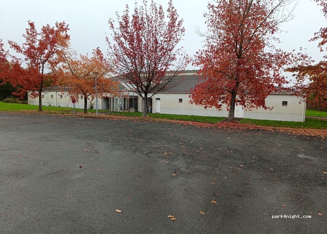 (85170) Saint-Denis-la-Chevasse - Rue des Charmes — foto 2