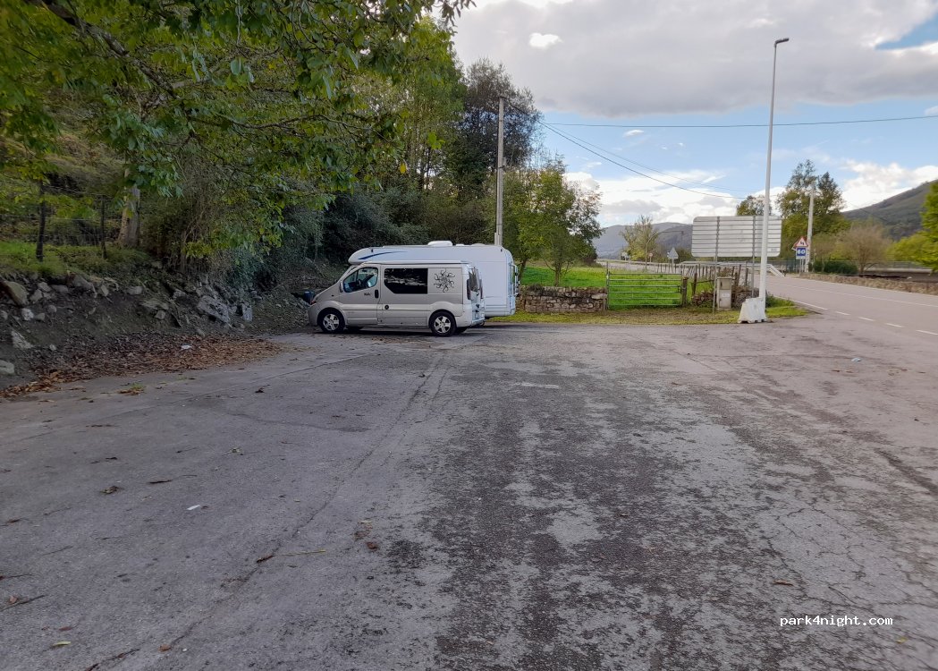 (39513) Ruente - Barrio La Nogalea — foto