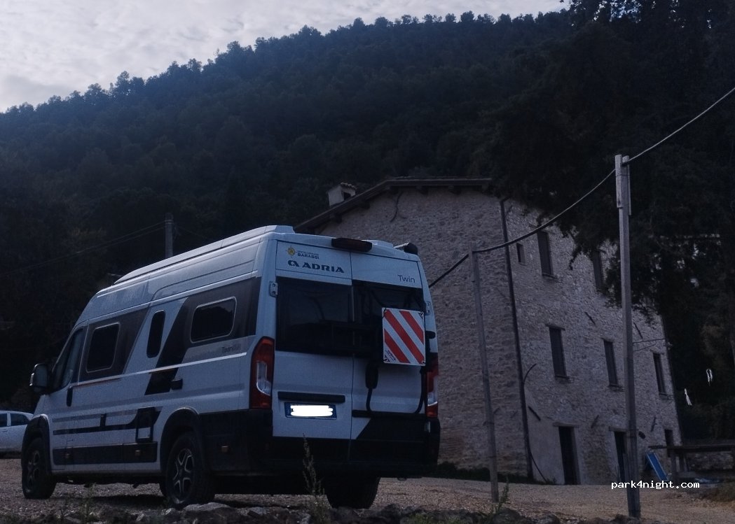 (06049) Spoleto - Via della Semina — foto