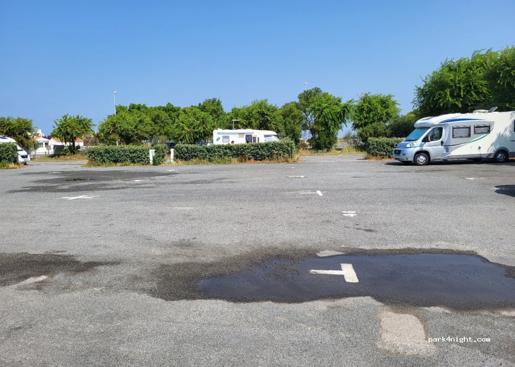 (85740) L'Épine - 3 Place des Ormeaux — foto 3