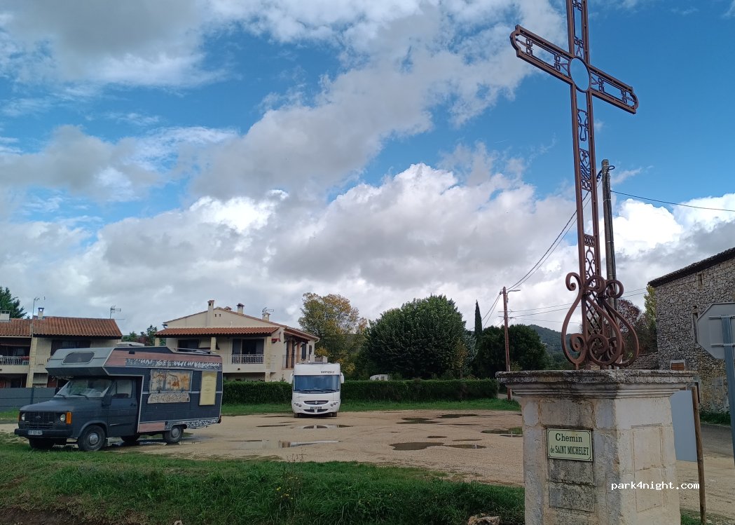 (30630) Goudargues - Chemin du Gas de Sauvet — foto
