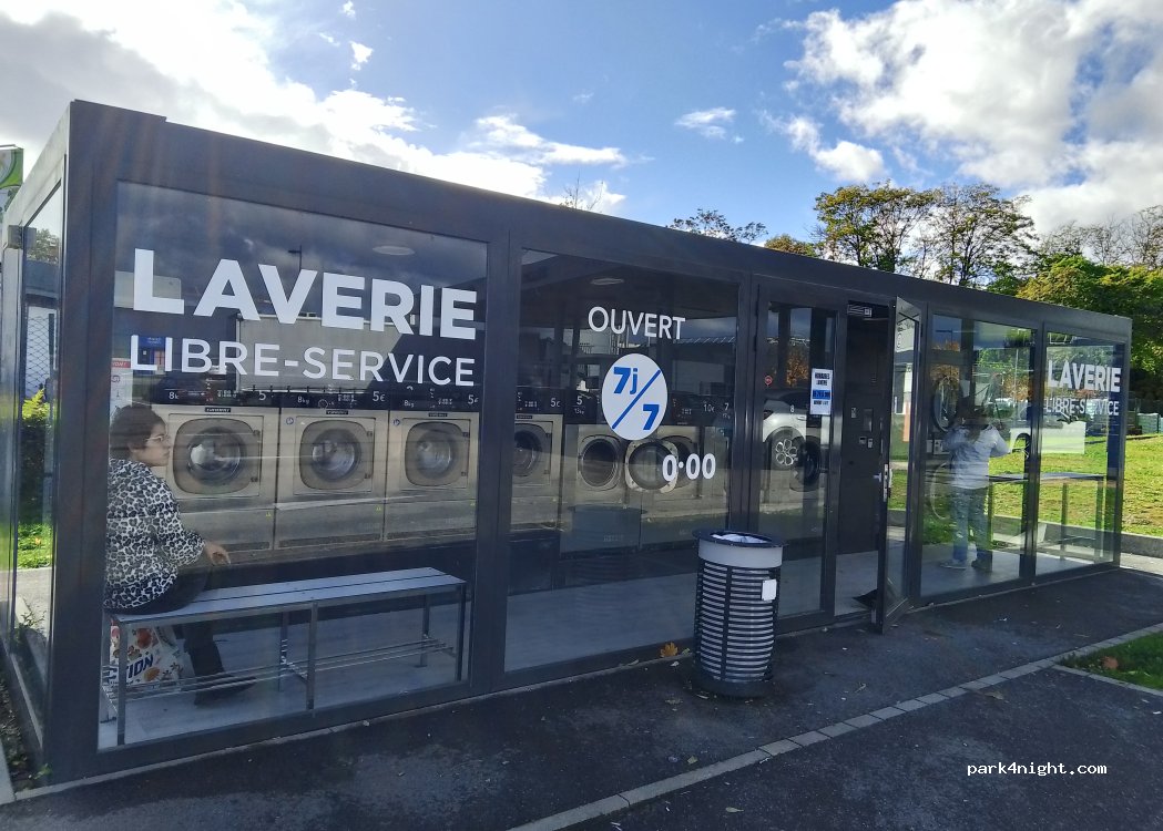 (68300) Saint-Louis - Rue de Seville — foto 2