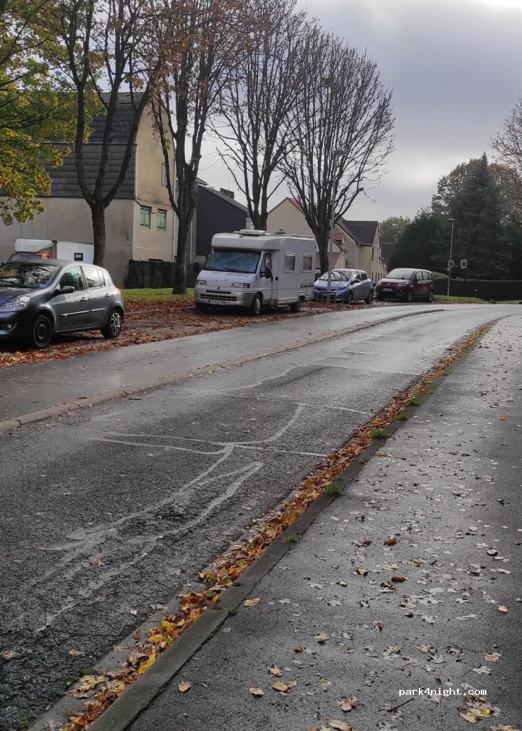 (77184) Émerainville - Rue Simone Veil — foto