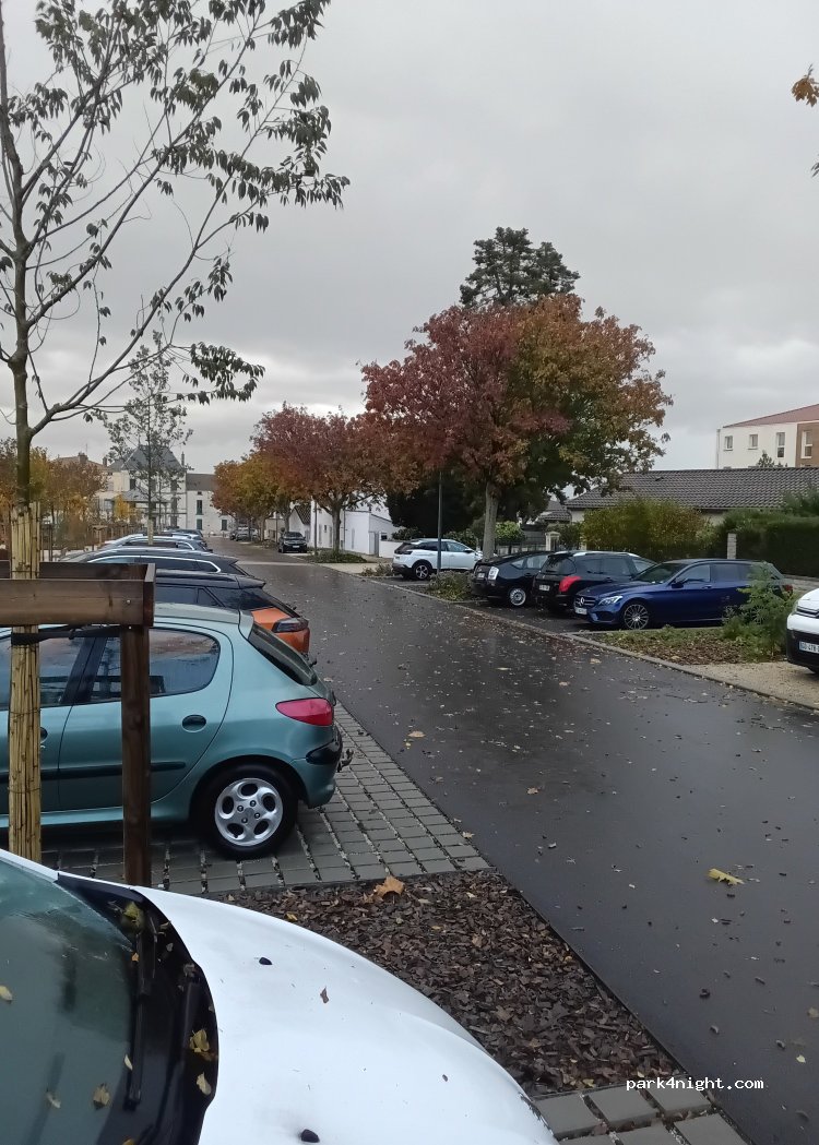 (71700) Tournus - Rue Raymond Dorey — foto 2