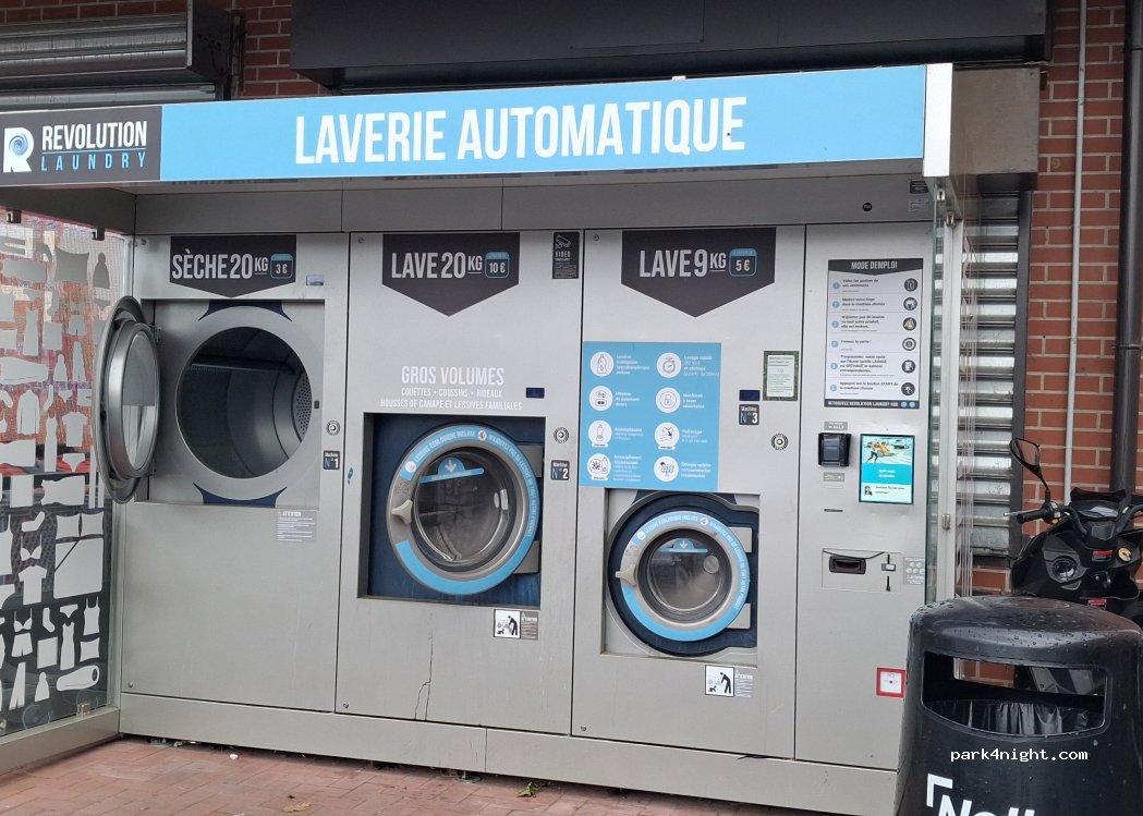 (31140) Saint-Alban - Rue Léon Blum — foto