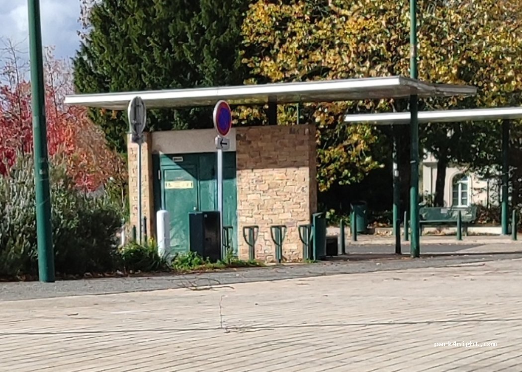 (44240) La Chapelle-sur-Erdre - Place de l'Église — foto