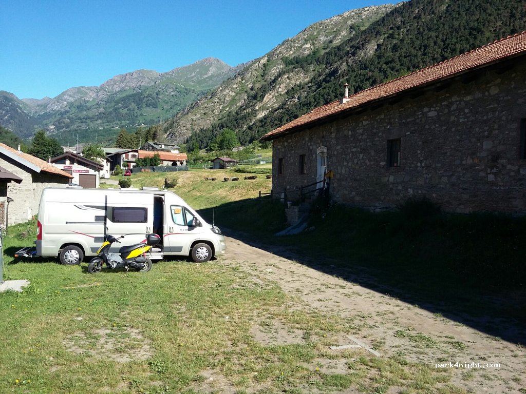 Area Sosta Camper le Casermette Fenestrelle — foto