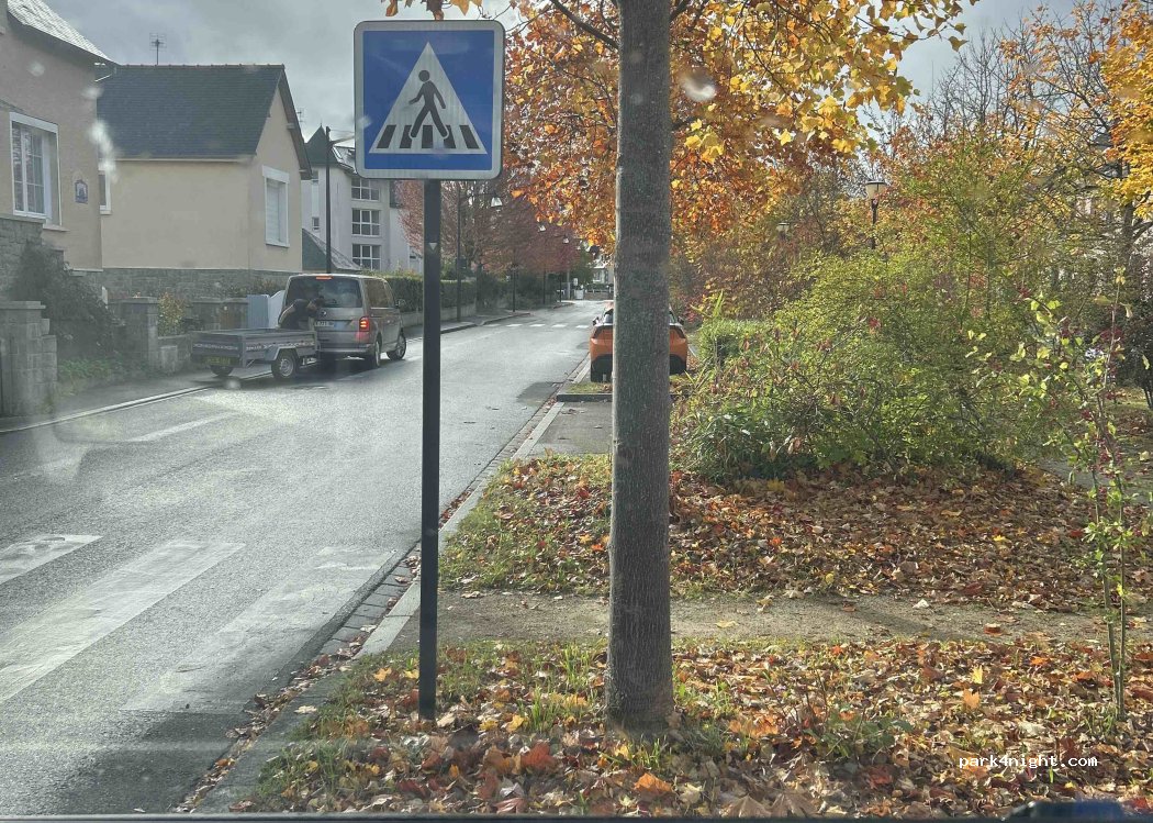 (22100) Dinan - Rue Deroyer — foto