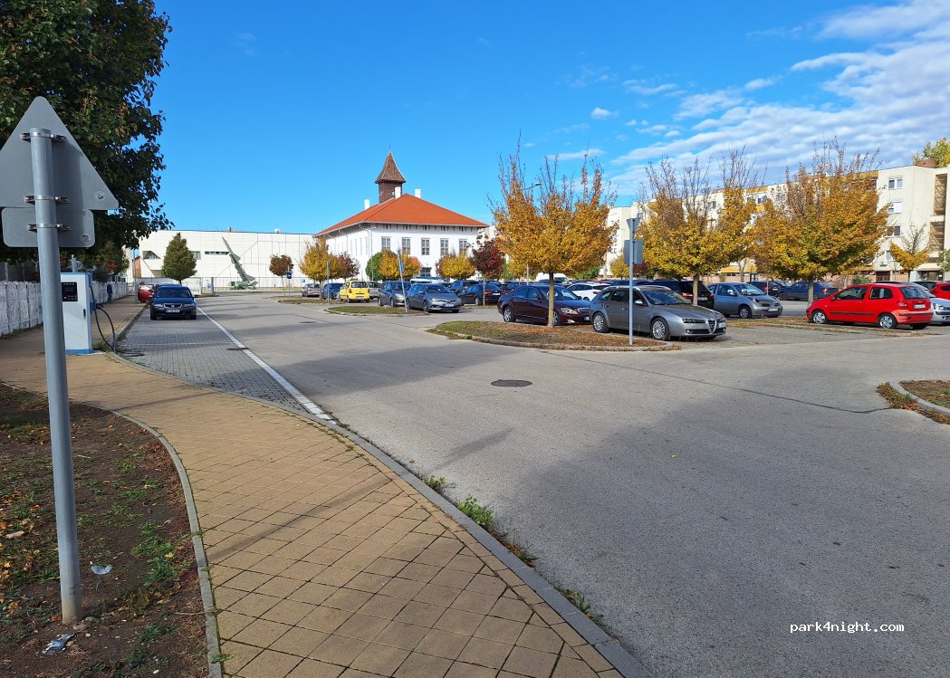 (5000) Szolnok - Indóház utca — foto