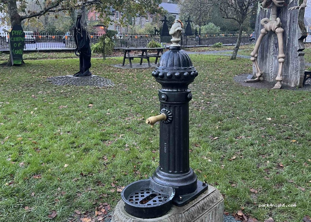 (V93 X3XY) Kenmare - The Square — foto