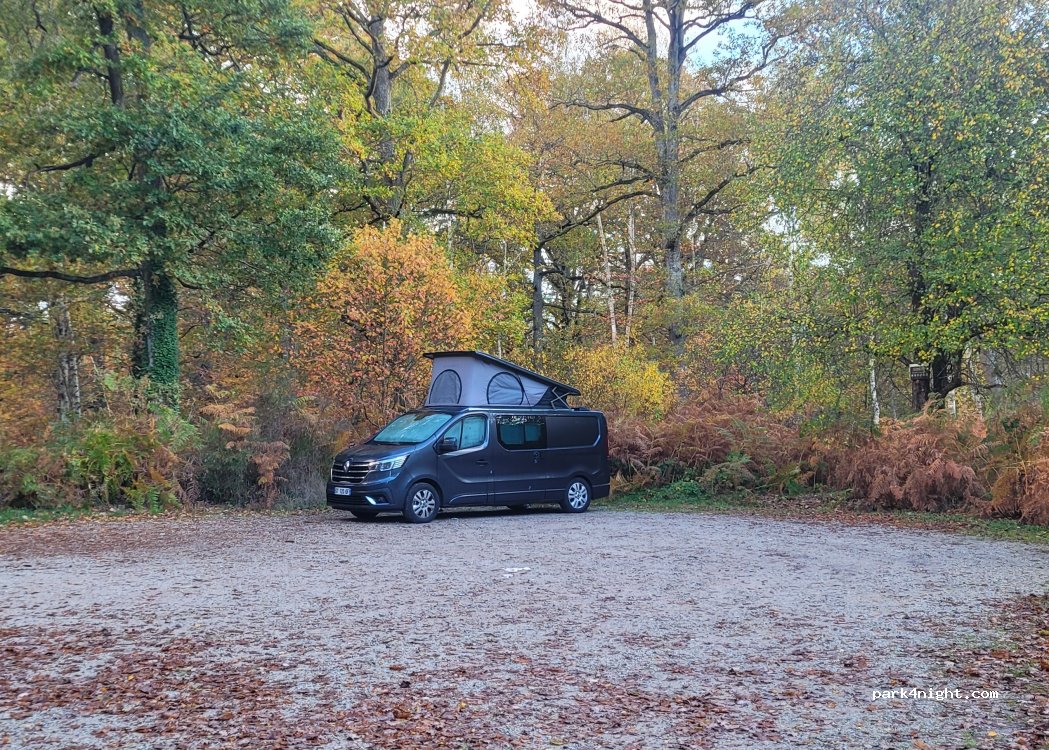 (78125) Poigny-la-Forêt - Route de la Roche aux Loups — foto
