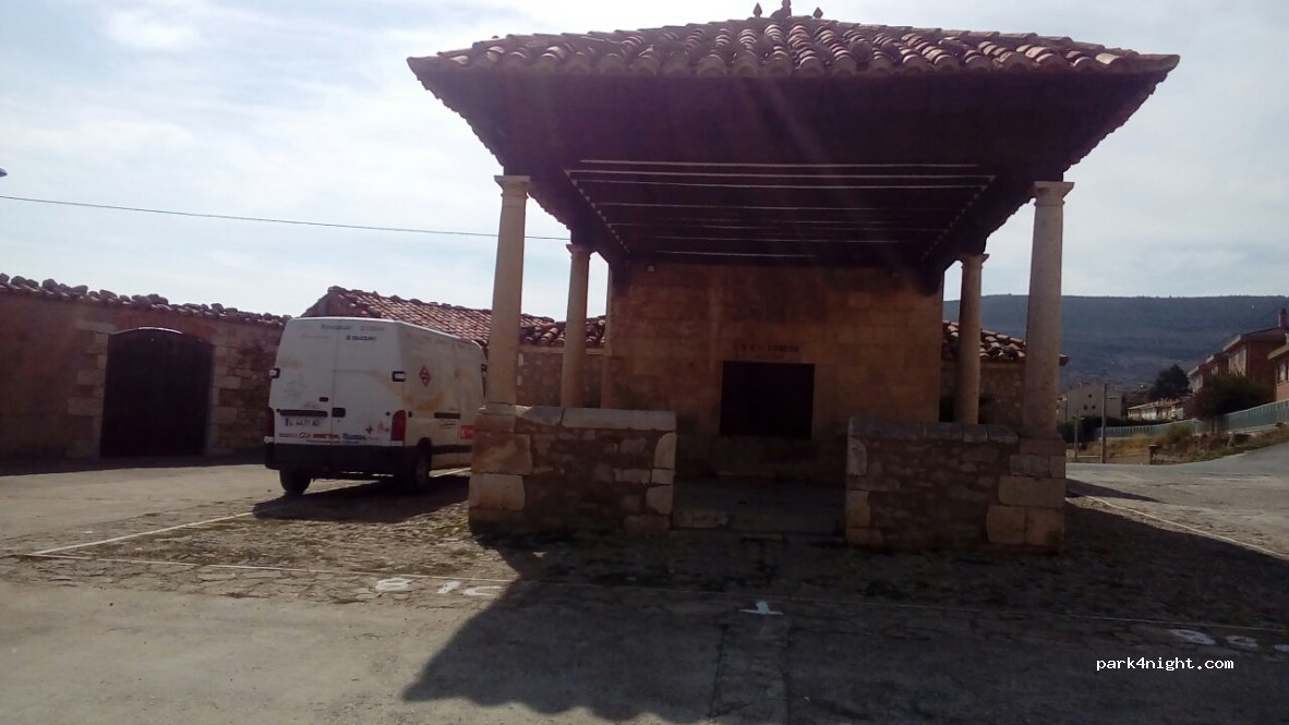 (44140) Cantavieja - 18 Plaza Loreto — foto