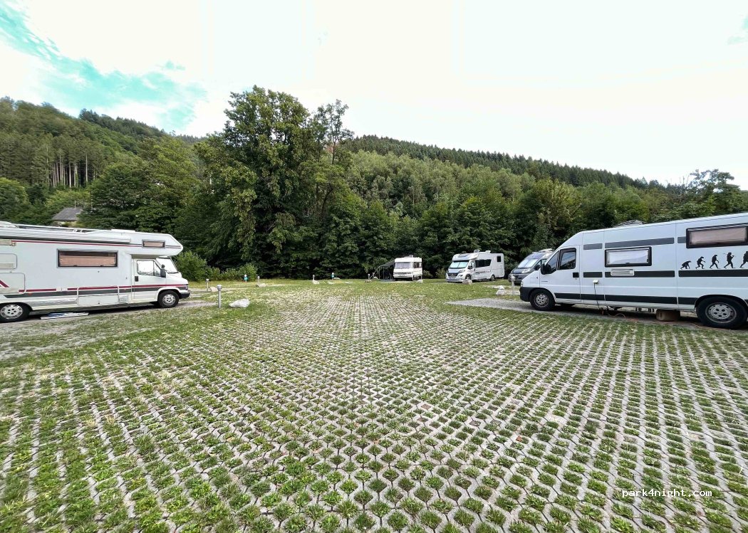 Reisemobilstellplatz An den Heilquellen — foto 4