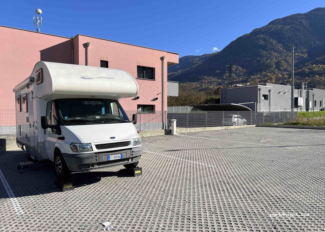 Area di Sosta Camper Castello dell'Acqua — foto