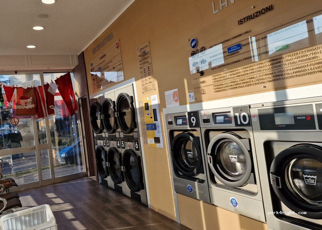 (61022) Bottega - Strada Provinciale 423 Urbinate — foto