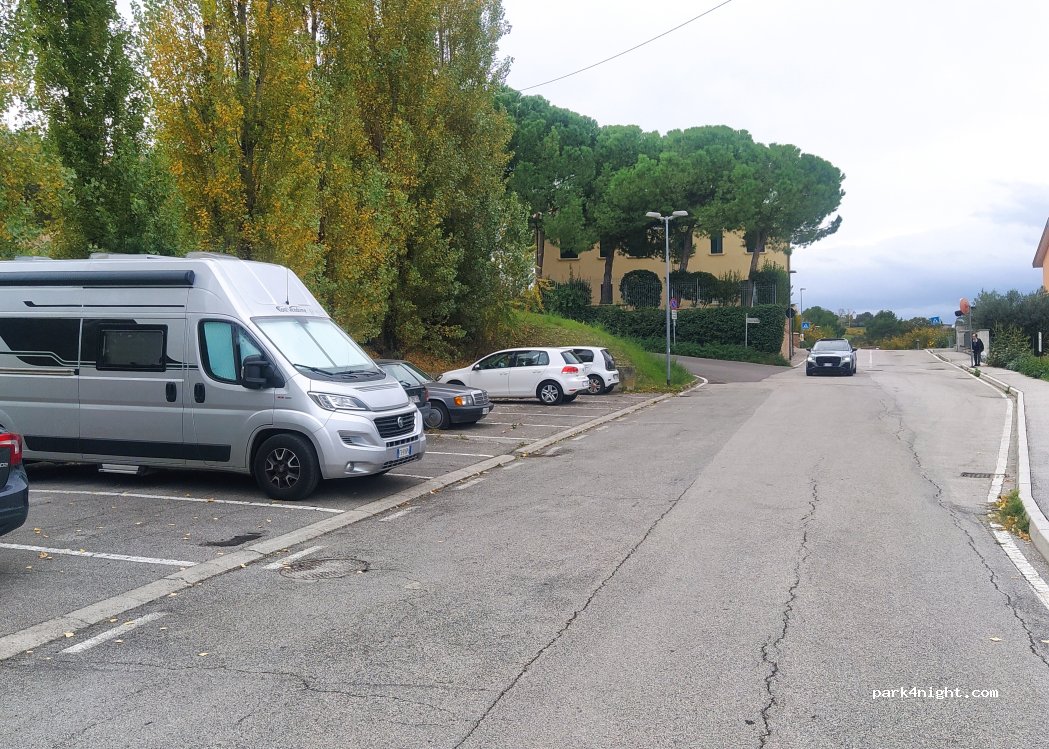 (47853) Coriano - Via Lavatoio — foto