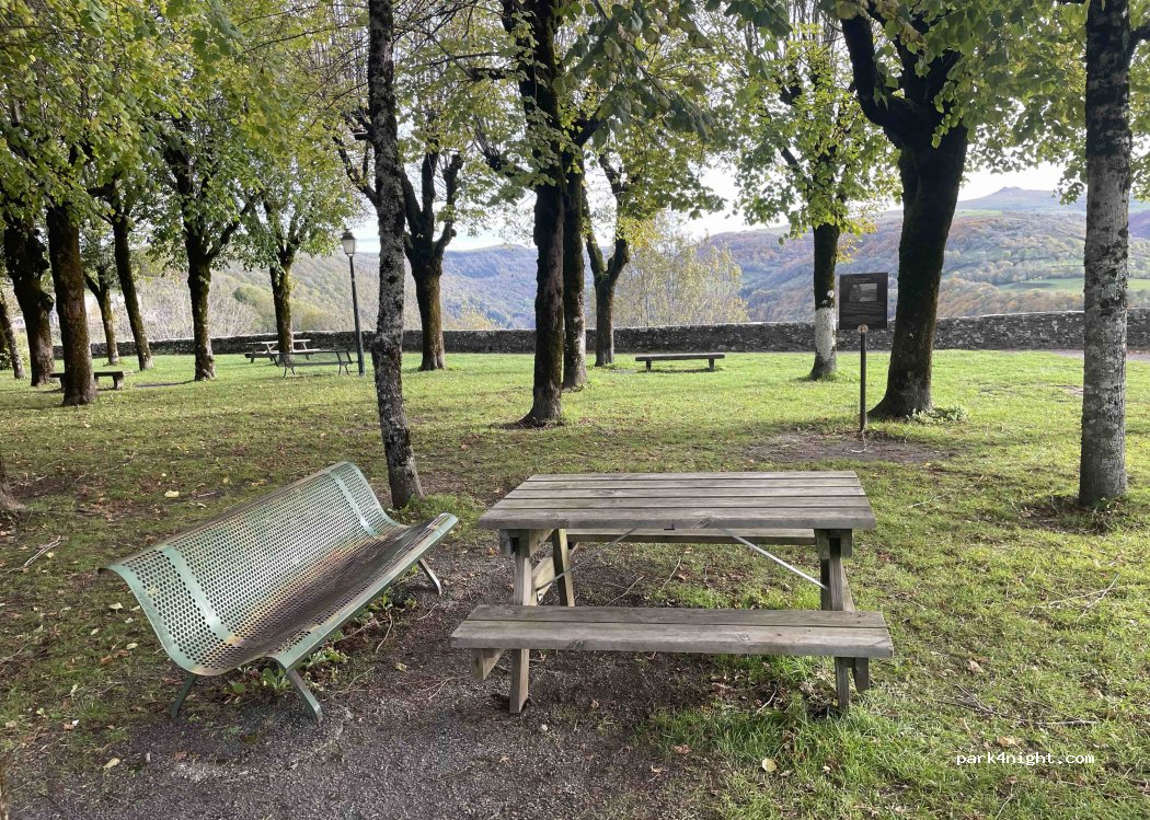 (15140) Salers - Avenue de Barrouze — foto 4