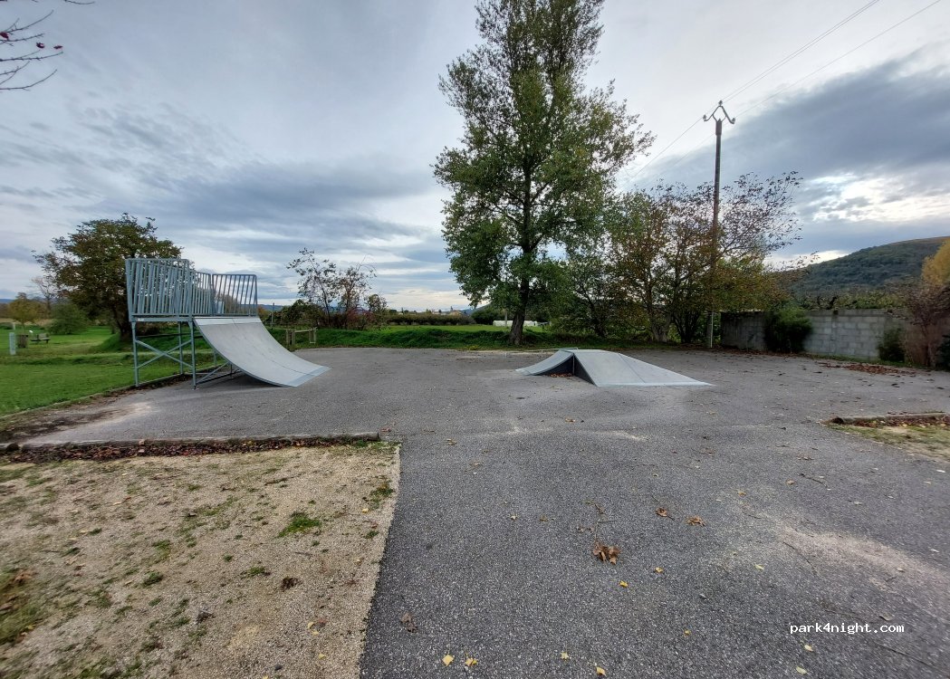 (07340) Champagne - Allée du Stade — foto