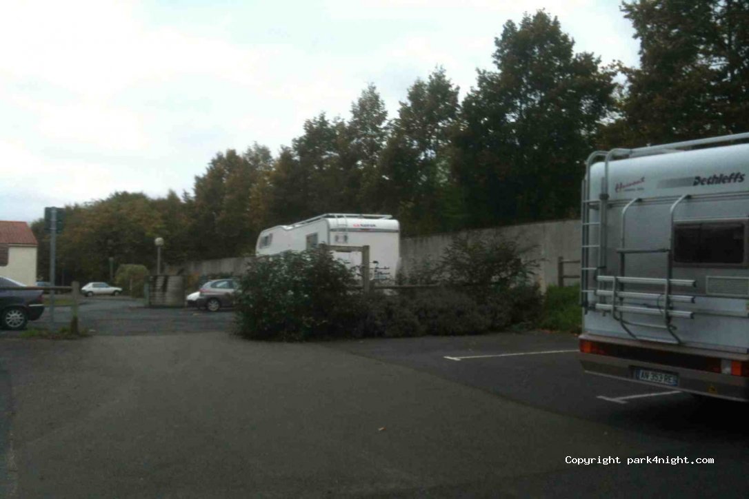 (85250) Chavagnes-en-Paillers - Place des Arcades — foto 2
