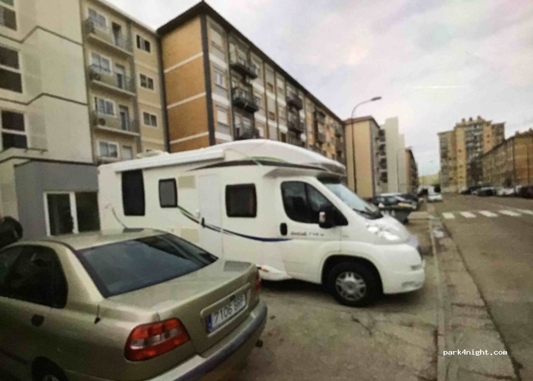 (50015) Zaragoza - Calle de Sixto Celorrio — foto 3