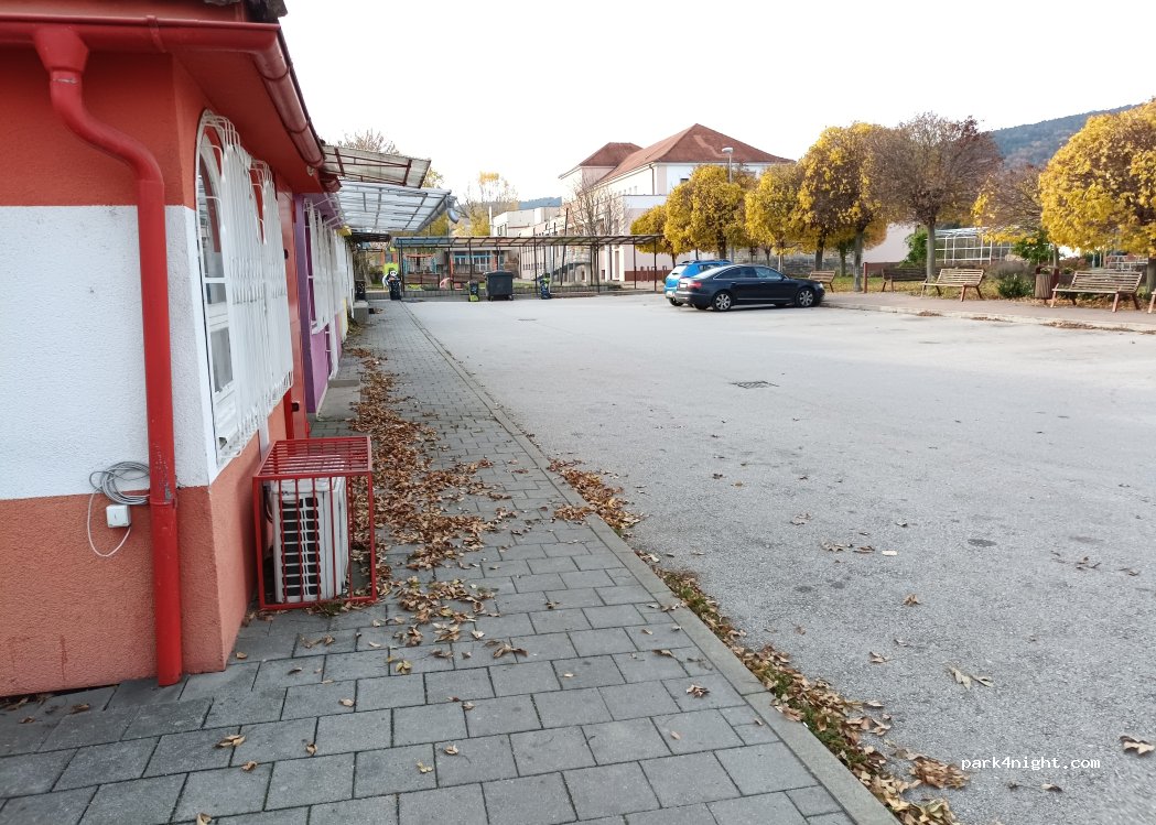 (916 21) District of Nové Mesto nad Váhom - Malinovského — foto