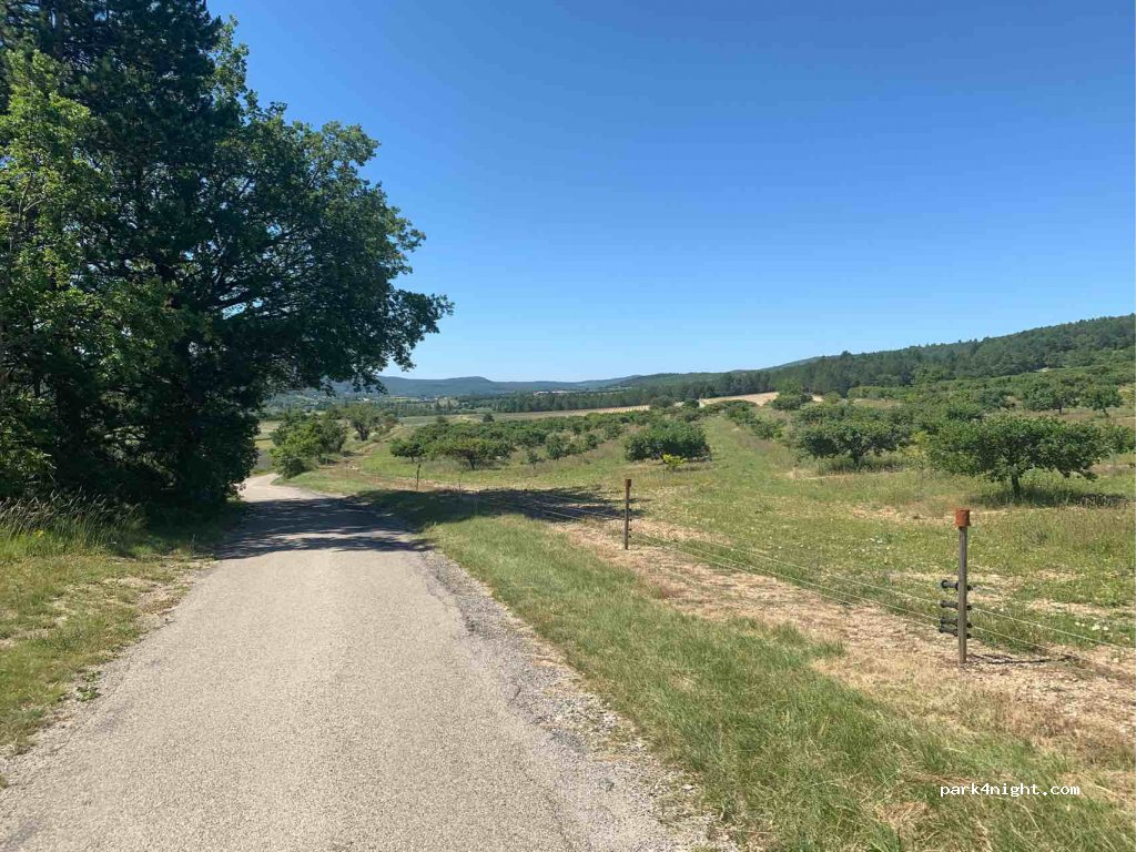 (84390) Aurel - Unnamed Road — foto