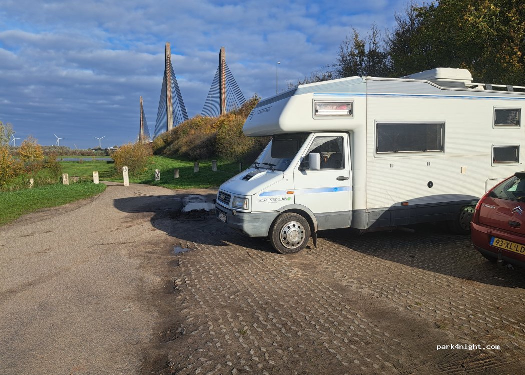 (5301GA) Zaltbommel - Waalbandijk — foto