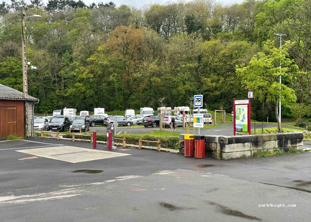 Aire de camping-cars Villedieu-les-Poêles — foto 3