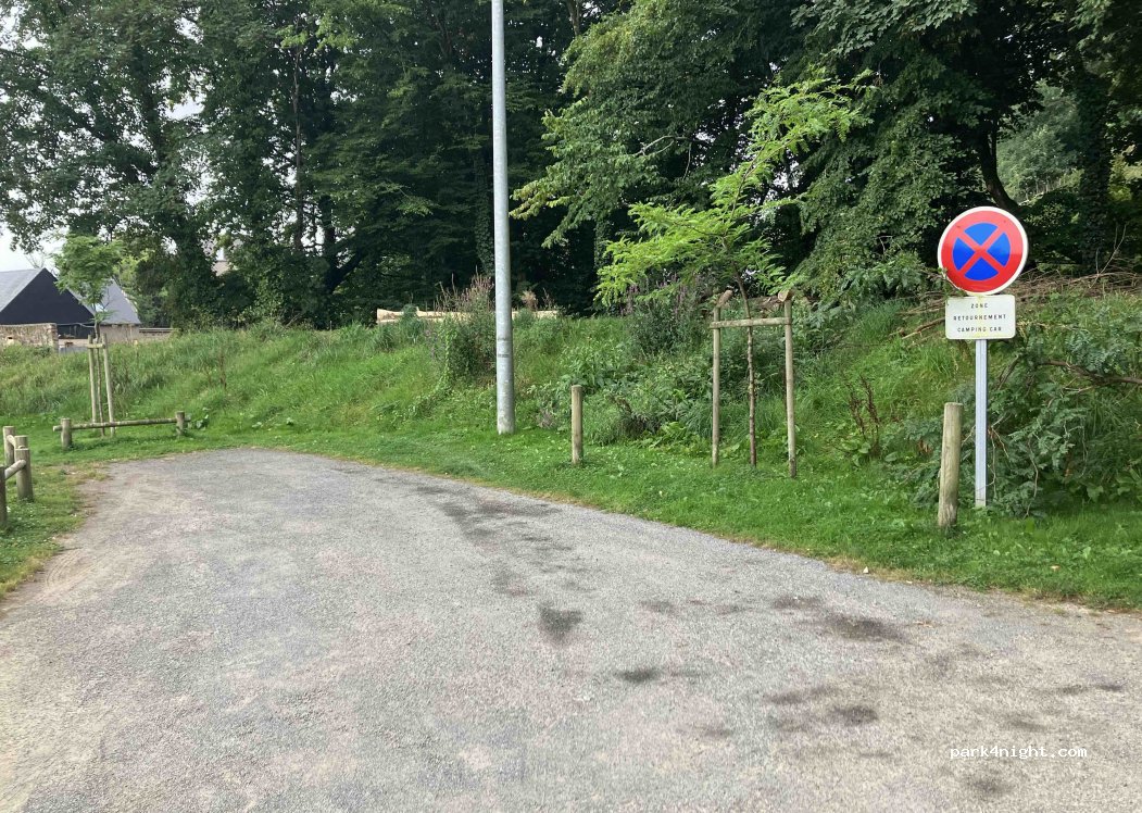 Aire de camping-cars Villedieu-les-Poêles — foto 4