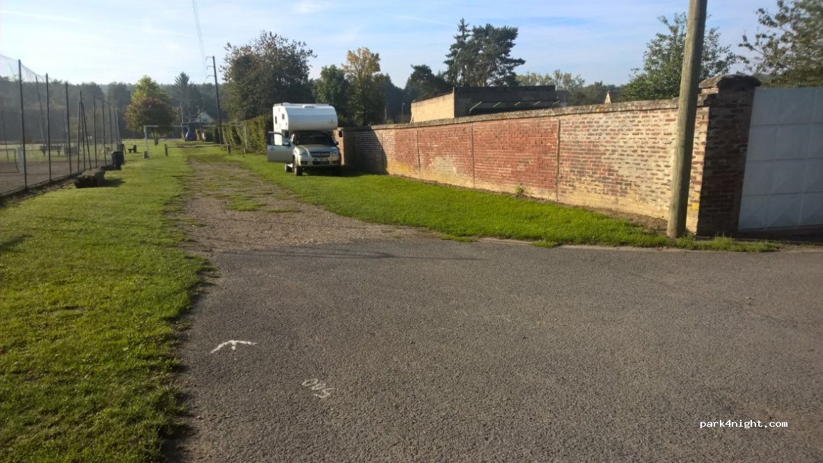 (60510) La Neuville-en-Hez - 1 Chemin du Stade — foto 2