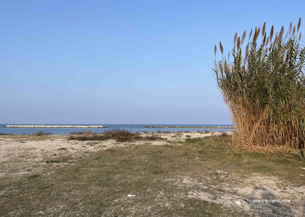 (60015) Falconara Marittima - Lungomare di Rocca Priora — foto