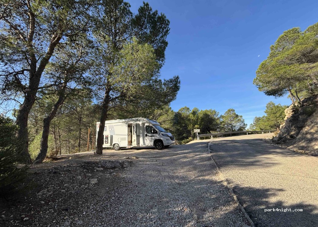 (46199) Cortes de Pallás - Unnamed Road — foto