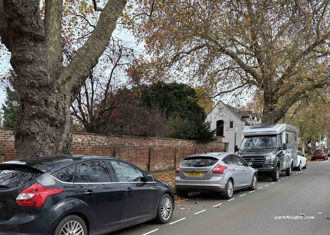 (GL52 2DX) Cheltenham - Central Cross Drive — foto 4