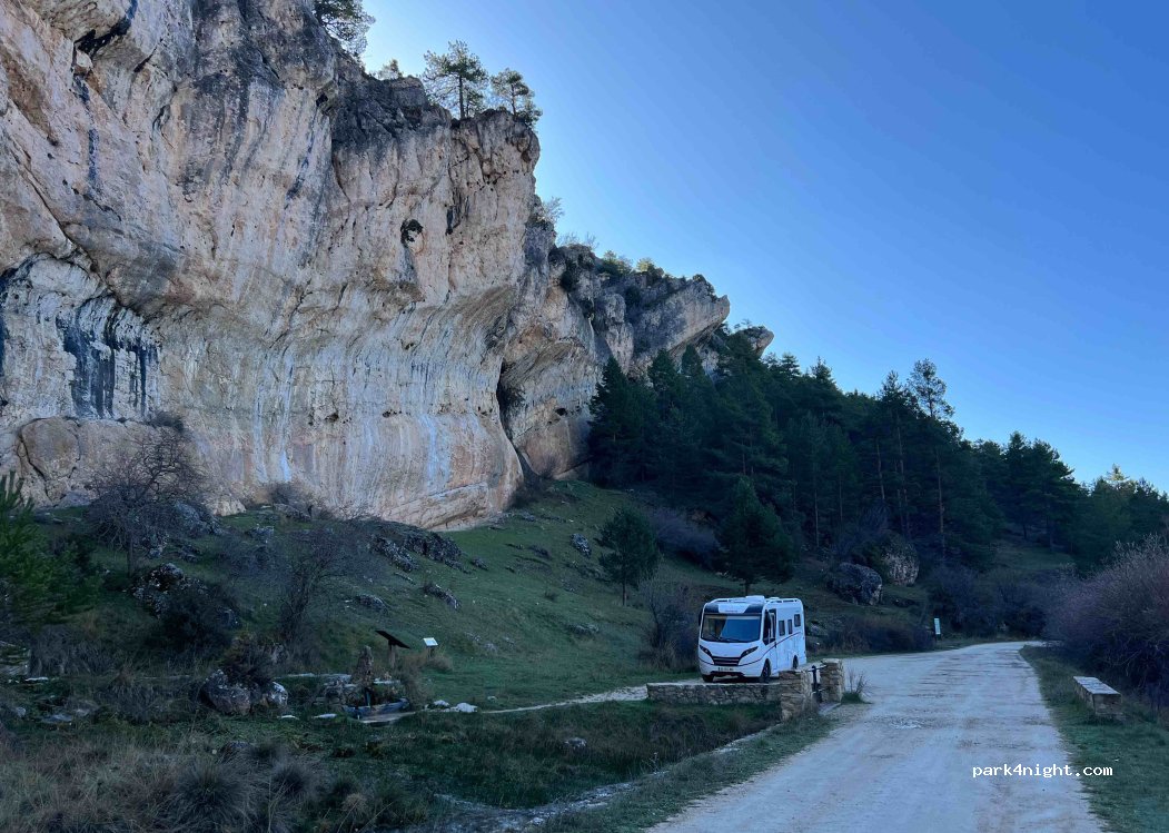 (16150) Tragacete - Unnamed Road — foto