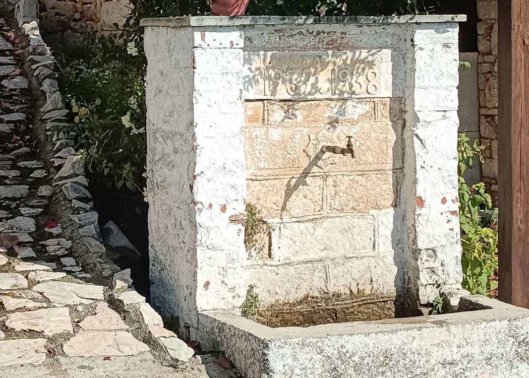 (37010) Milies - Άγιος Βλάσιος - Αυχένας Χορεύτρας — foto