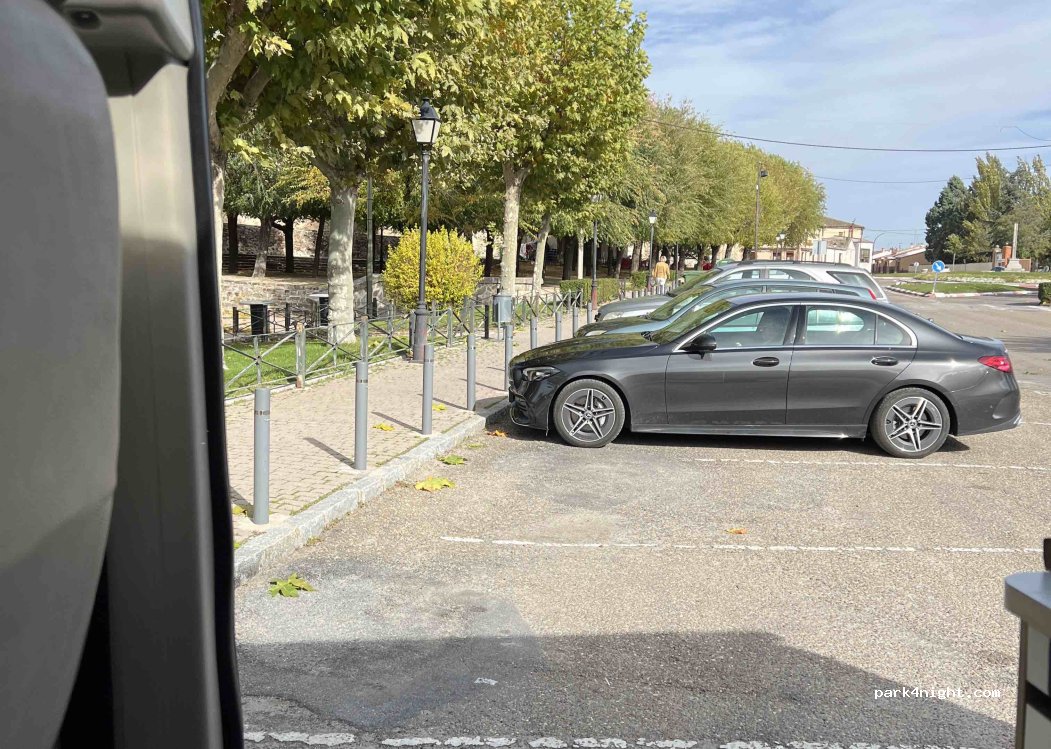 (40480) Coca - Avenida del Emperador Teodosio El Grande — foto 2