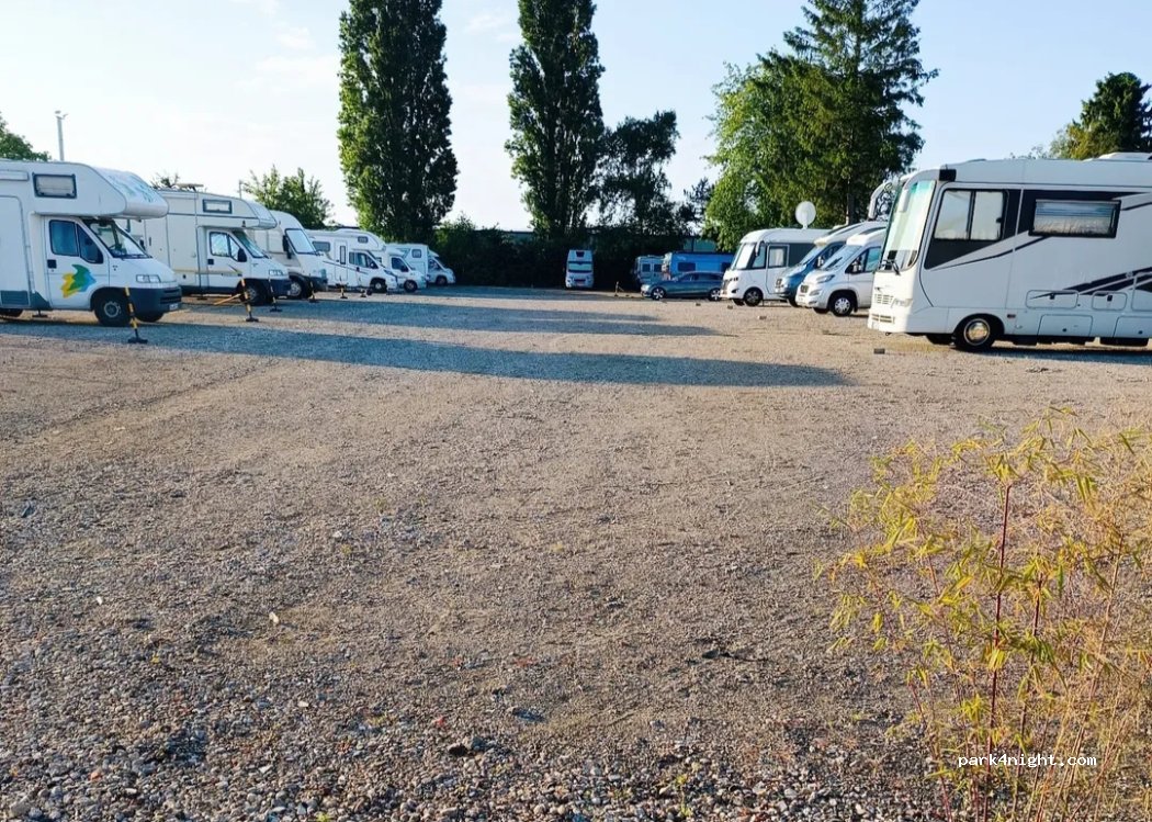 A1 Stellplatz Bremen Süd - 24h - ruhig & sicher -Outlet fußläufig — foto 4
