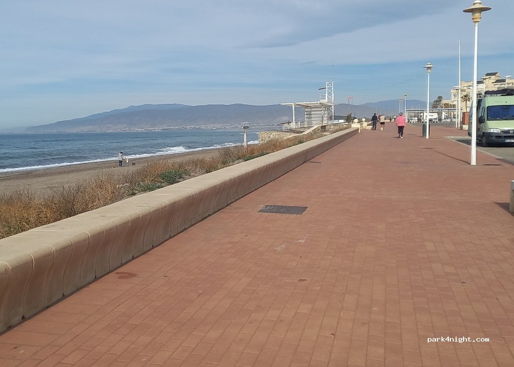 (04131) Almería - 29 Paseo Marítimo de Retamar — foto 2